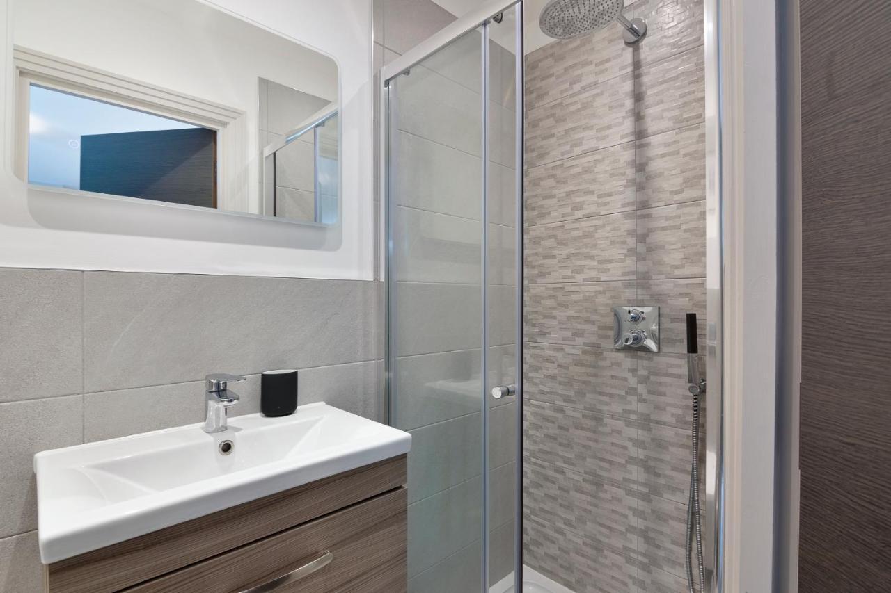 Appartamento Spacious, 3 Bedroom, 2 Bathroom,